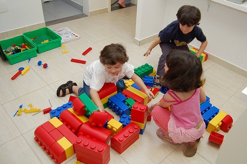 Brincar faz bem e estimula habilidades (03 05)