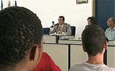 Cidade na Bahia adota toque de recolher para evitar evaso escolar