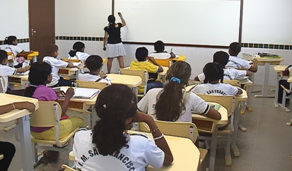 Conselho Nacional de Educao fixa diretrizes curriculares para o ensino fundamental